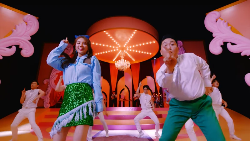 秀智榮升新一代PSY女郎　《Celeb》MV連換13套衣服超搶鏡