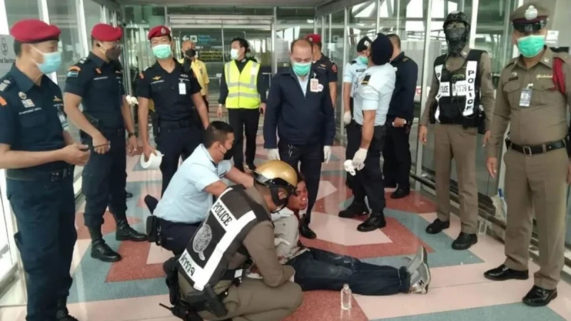 持假槍斧頭闖機場停機坪 泰國癮君子稱要劫機