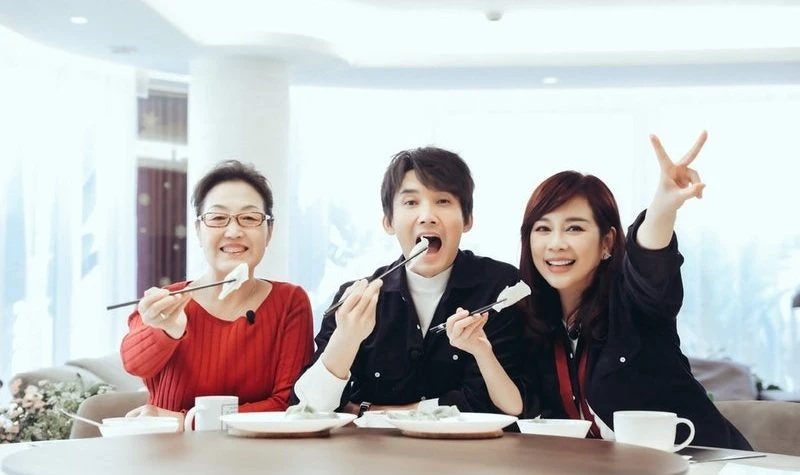 從不管老公！陳松伶姐弟戀結婚逾十年　分享愛情保鮮之道