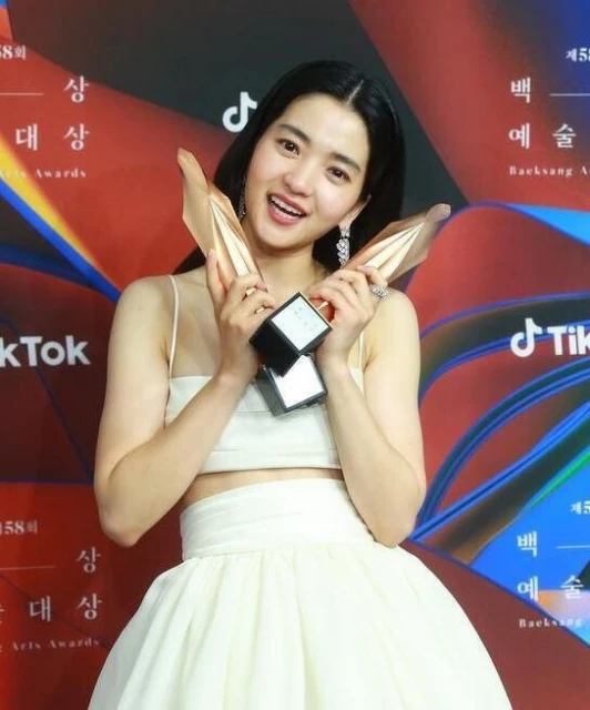 【百想2022】俊昊、金泰梨封視帝後 《魷魚遊戲》奪大賞　