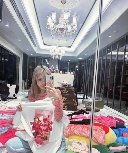 周揚青巨型衣帽間設計奢華　網民高呼：比我房子還大！