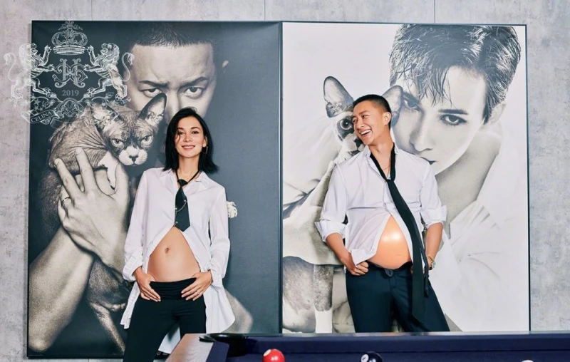 韓庚母親節「挺肚」宣布當爸　高喊：我們「懷孕」了！