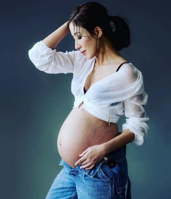 楊茜堯曬火辣孕照　剖白當媽媽心情