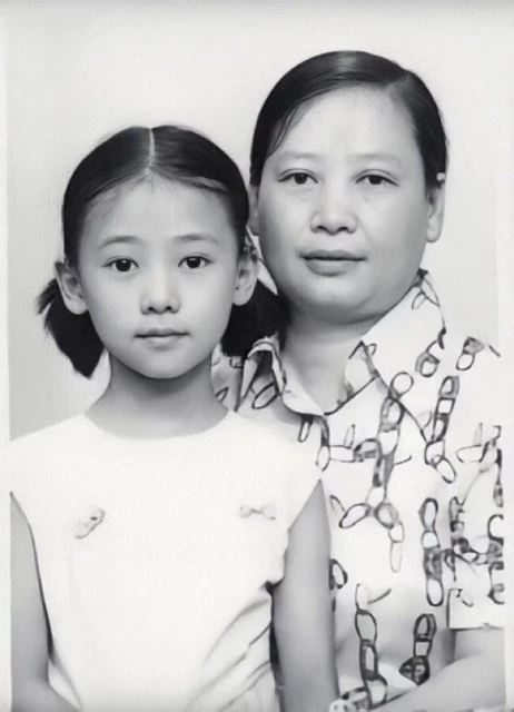 翁虹曬母女合照　12歲女兒被贊：越大越漂亮