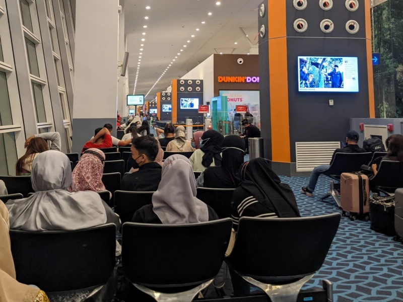 無法自助登機航班延誤逾3小時  乘客：亞航應賠償！