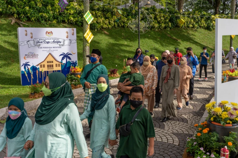 大馬首相官邸闊別兩年門戶開放  人潮洶湧延遲結束