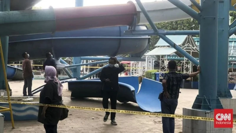 印尼十米水上樂園滑梯坍塌  16少年傷