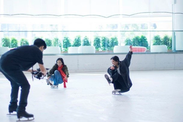 「一代女神」柏安妮寶刀未老　與女兒溜冰技巧一流！