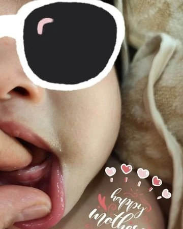 當媽後首個母親節　林依晨曬女兒長牙正面照