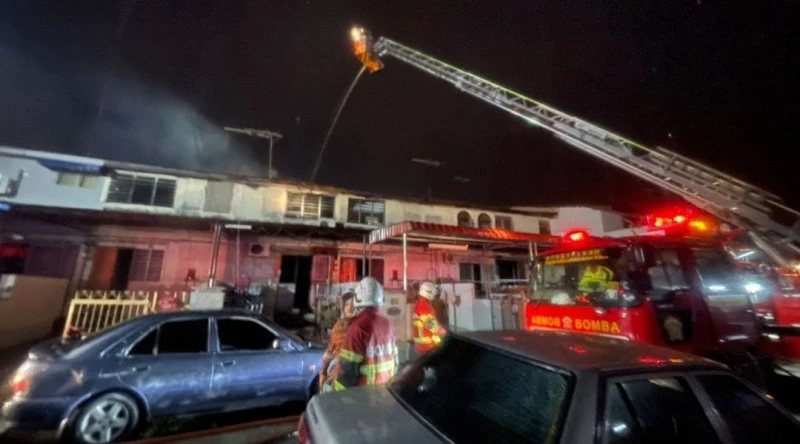 疑租屋挖虛擬貨幣引火患　1排屋逾半被燒毀波及2鄰屋