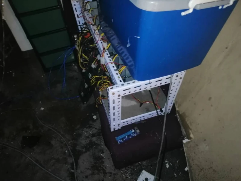 疑租屋挖虛擬貨幣引火患　1排屋逾半被燒毀波及2鄰屋