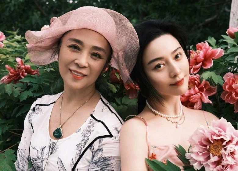 曬與媽媽溫馨合照　范冰冰甜喊：我負責賺錢養家