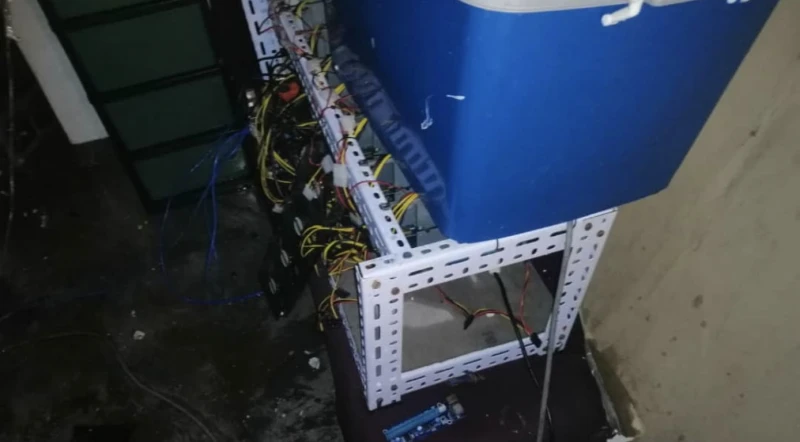 疑操作虛擬幣致電量不勝負荷 馬國三民宅被燒