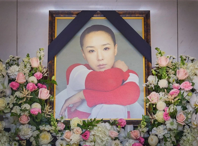 眾星現身靈堂送別姜受延　李炳憲、金惠秀神情哀傷