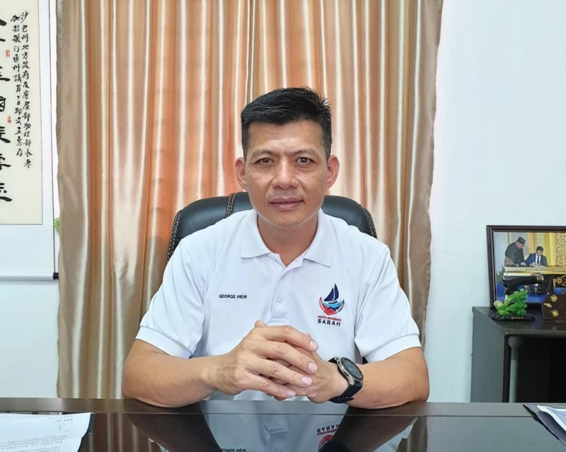 山打根JPJ辦事需太陽底下排隊 民眾大吐苦水