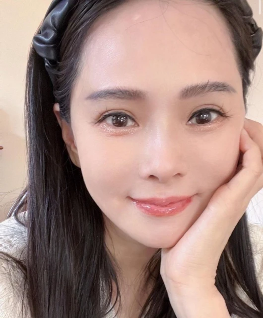 隔2年更新IG曬超近自拍　伊能靜1舉動流露對兒子的愛