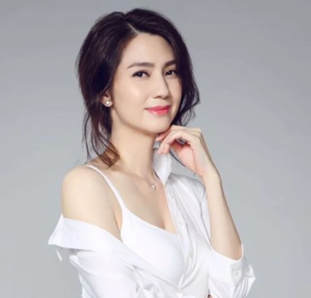 洪欣曬雙下巴扭轉負評　真面目反被讚美過李嘉欣！