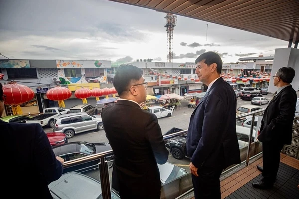 馮晉哲接待澳駐馬最高專員 建議庇設澳大學分校