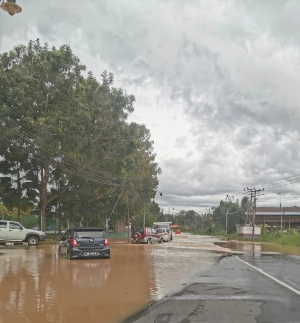 水淹丹南保佛53甘榜　7校停課…公路被沖斷