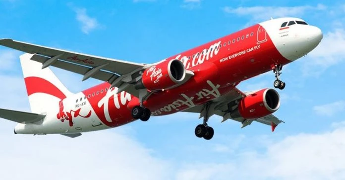 佳節期間航班延誤及取消 亞航向顧客道歉