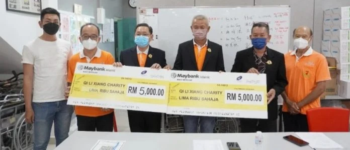 七里香2會務顧問共捐1萬令吉　作免費補習班及熟食派送經費