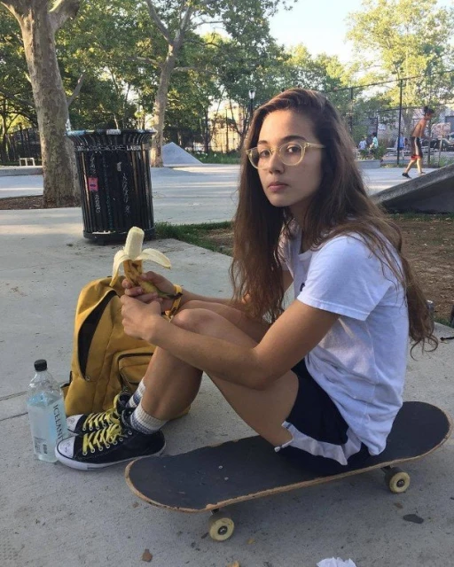 《007：生死有時》導演遭3女星指控：嗑藥逼多人運動