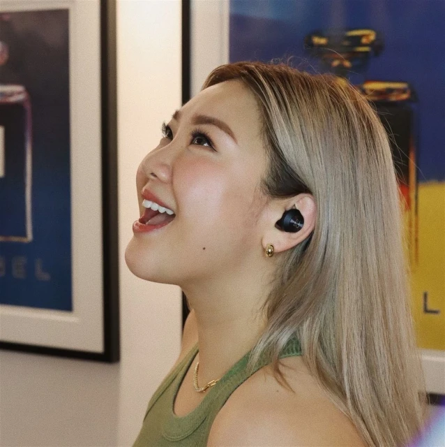 鄭欣宜又瘦了！　緊身裙穿出線條美…鄭秀文也忍不住留言