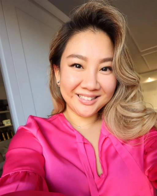 鄭欣宜又瘦了！　緊身裙穿出線條美…鄭秀文也忍不住留言