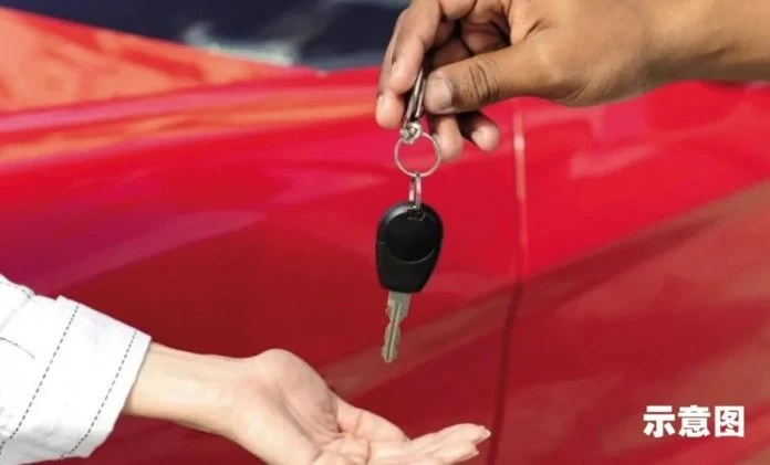 讓10歲兒開Kancil載弟妹 父母向警方自首