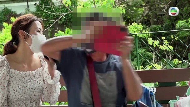 《東張西望》女神主持人採訪老鼠屋遇襲　慘遭手推車攻擊手肘狠撞