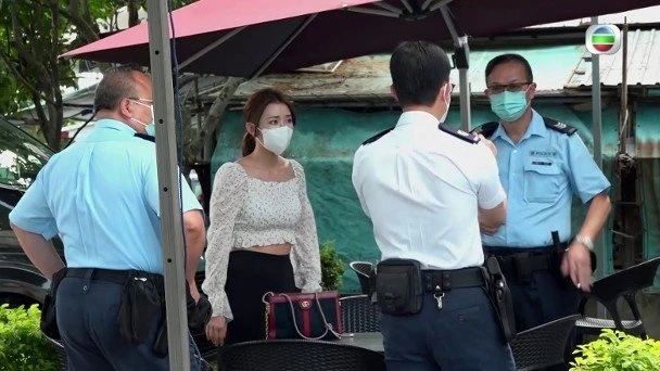 《東張西望》女神主持人採訪老鼠屋遇襲　慘遭手推車攻擊手肘狠撞