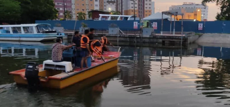 中年男子跳馬六甲河　消拯隊搜一小時後尋獲遺體