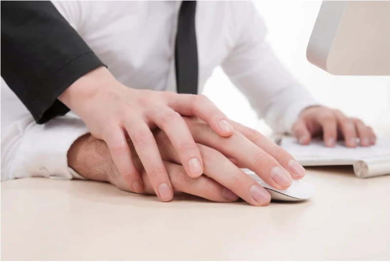 香港性騷擾調查：在網上遭受性騷擾的男子比女性多