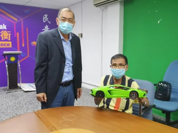 小兒麻痹症退休講師欲申請障友卡 不滿福利局以「有做工」為由拒絕