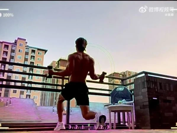 吳尊陽台健身影片秀好身材　網喊：想住他家對面