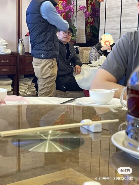 溫哥華茶聚被野生捕獲　63歲苗僑偉發福仍帥氣有型