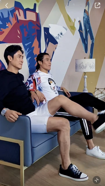 馬德鍾與24歲兒子神同步拍片　網驚嘆：爸爸帥太多