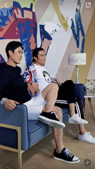 馬德鍾與24歲兒子神同步拍片　網驚嘆：爸爸帥太多