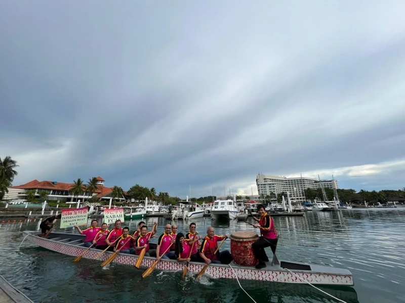 絲綢港灣瑪麗娜俱樂部舉行下水禮 為即將舉行的2022沙巴華堂國際龍舟賽進行簡單而隆重儀式