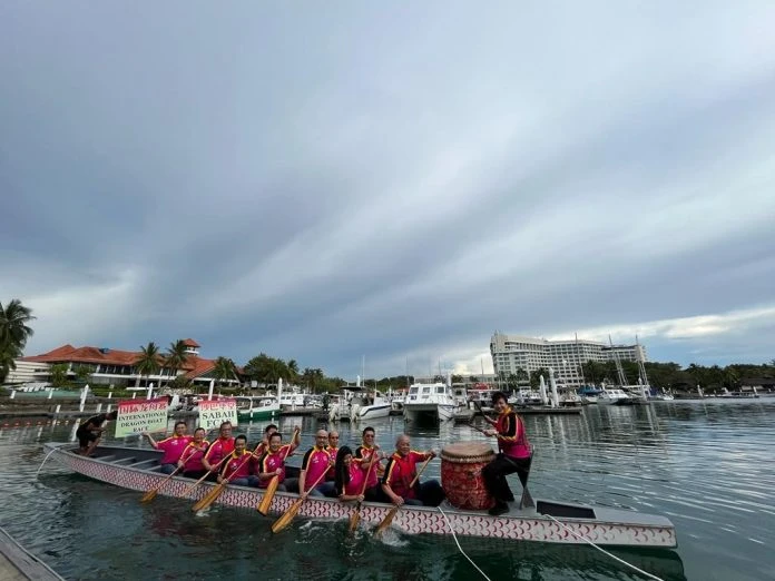 絲綢港灣瑪麗娜俱樂部舉行下水禮 為即將舉行的2022沙巴華堂國際龍舟賽進行簡單而隆重儀式