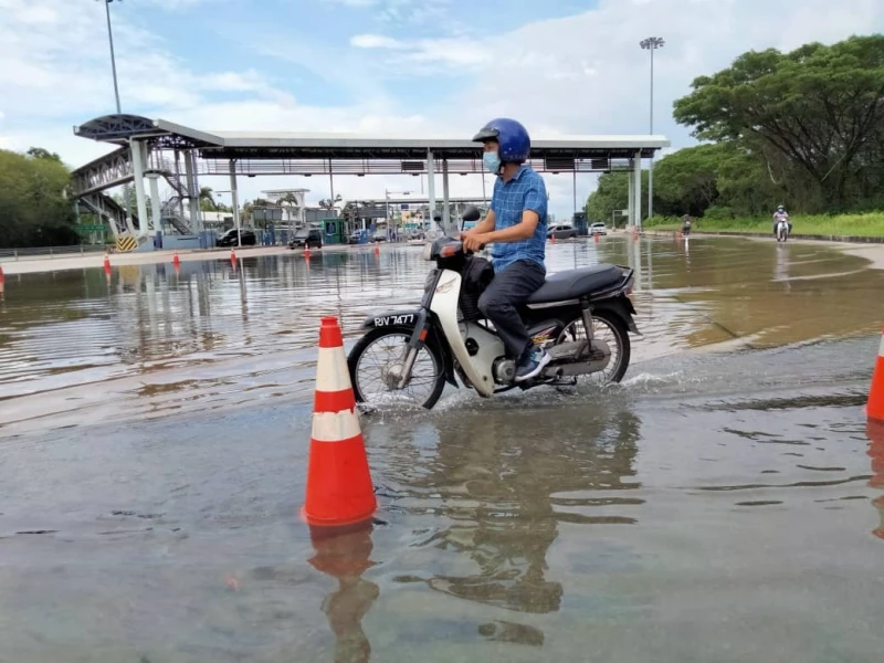 老天沒下雨　北海收費站卻淹水