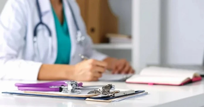 醫生分享實習經歷暖心事 獲准放假照顧不足1歲病兒