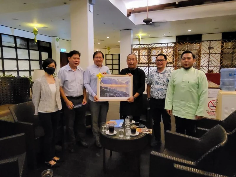 極力爭取開闢 來往山打根及新加坡直飛航班