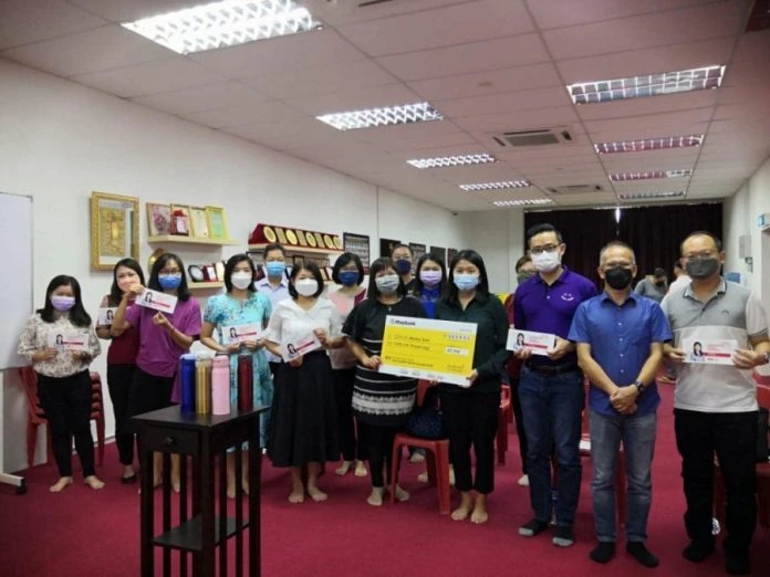 楊美盈撥款9萬令吉予區內華小及中化中學