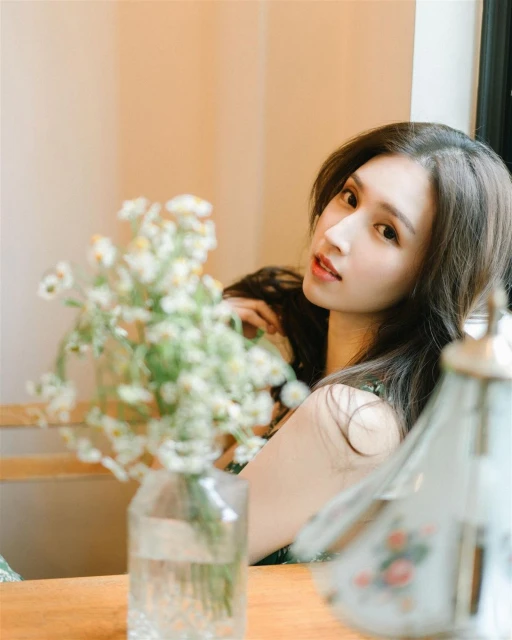 曾與富商譜「爺孫戀」　何天兒上李佳芯節目...身材樣貌更勝從前