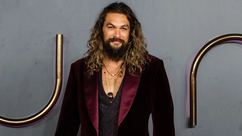 「水行俠」傑森摩莫亞離婚4個月　被爆熱戀小10歲墨西哥女星