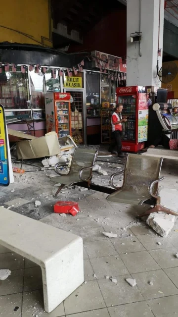 Myvi失控撞破停車場圍牆　墜落碎石砸傷婦女