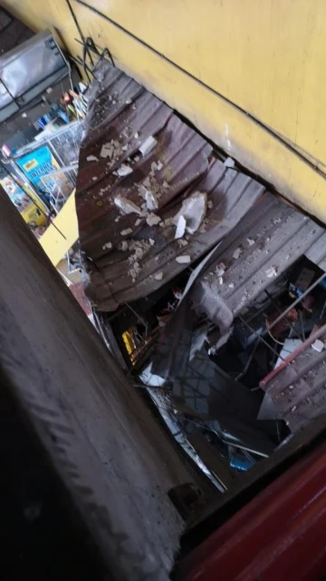 Myvi失控撞破停車場圍牆　墜落碎石砸傷婦女