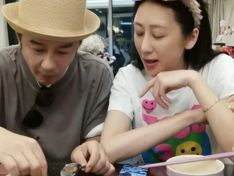 直播言論頻惹議  陳浩民夫妻「吃小龍蝦只吸中間味道」遭批浪費