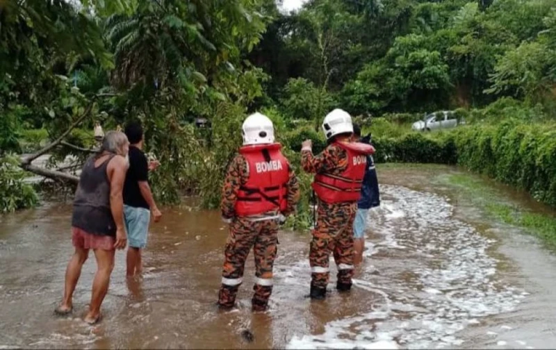 亞沙漢瀑布山洪事件 甲消拯局長:4組遊客88受困者安全撤離